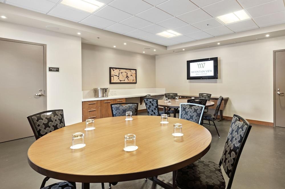 Mountain View Inn & Suites Sundre Luaran gambar