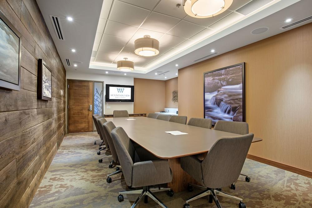 Mountain View Inn & Suites Sundre Luaran gambar