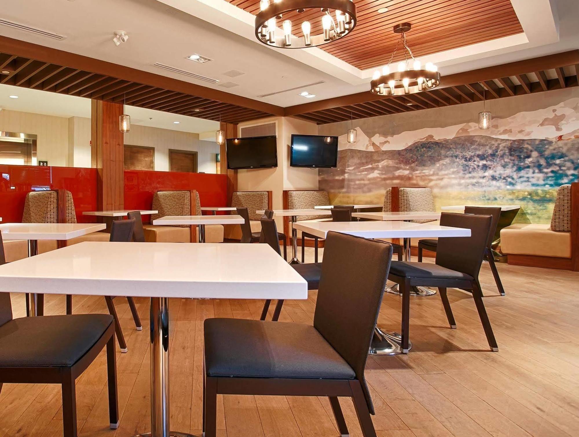 Mountain View Inn & Suites Sundre Luaran gambar