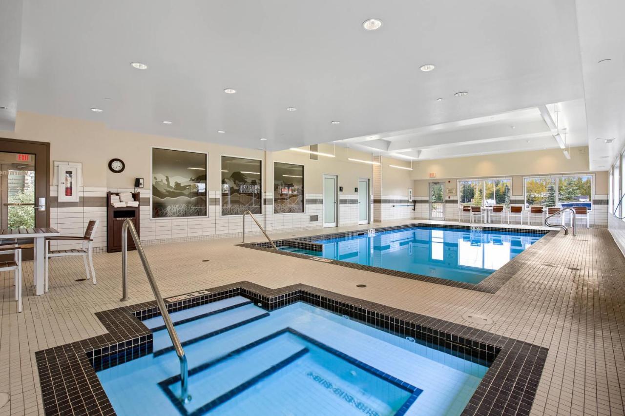 Mountain View Inn & Suites Sundre Luaran gambar
