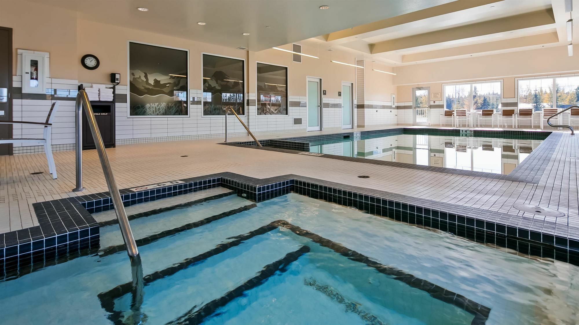 Mountain View Inn & Suites Sundre Luaran gambar