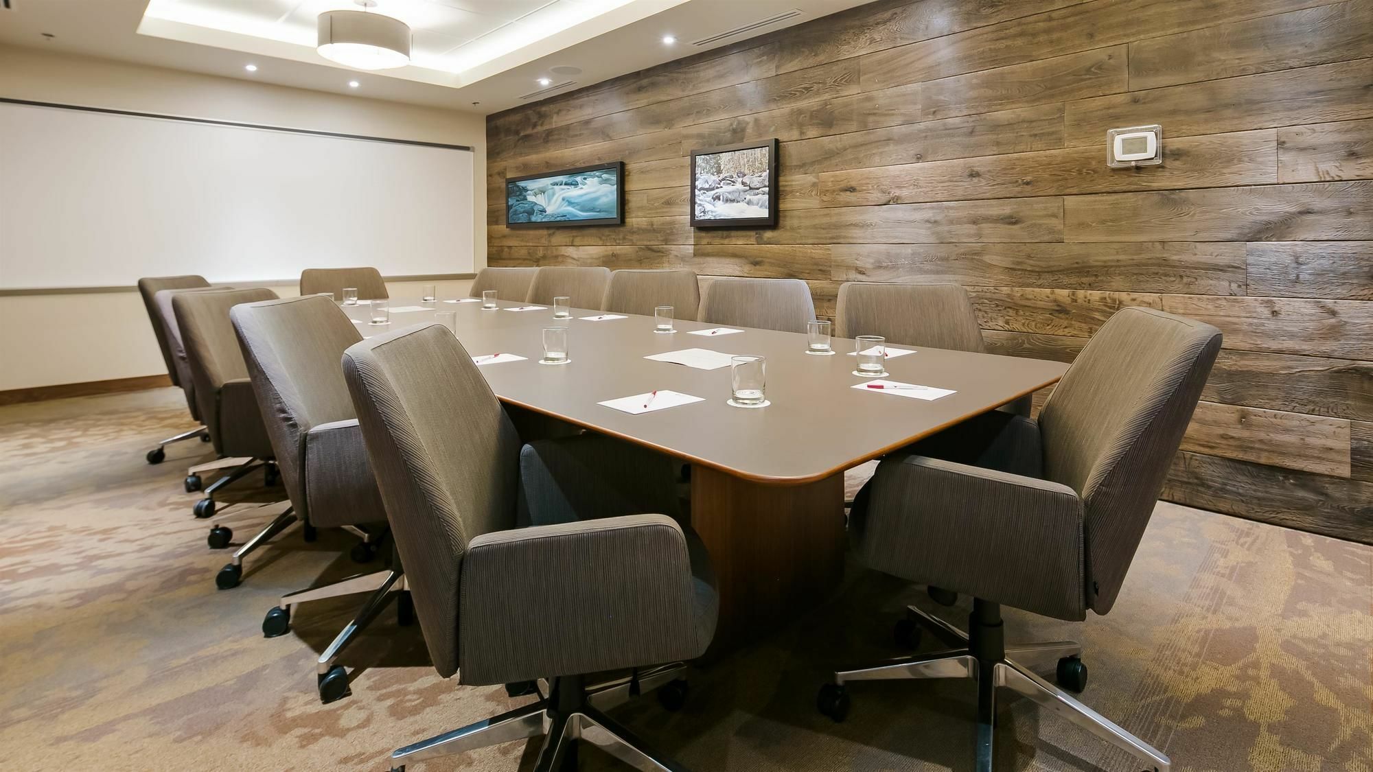 Mountain View Inn & Suites Sundre Luaran gambar